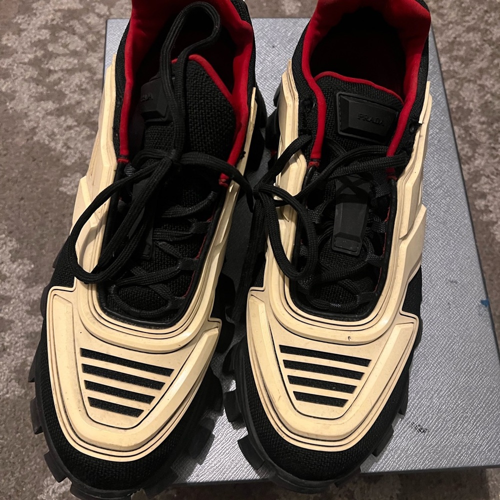 PRADA CLOUDBUST THUNDER WHITE AND BLACK SIZE 10 comes with everything